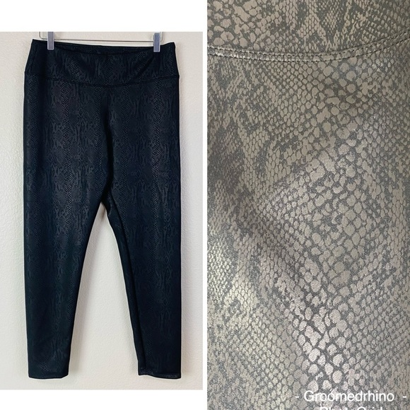Express Black Snakeskin Print Ponte Knit Leggings Size L - Picture 1 of 7